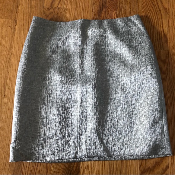Ann Taylor Dresses & Skirts - Ann Taylor Silver Crepe Gold Textured Mini Skirt 0